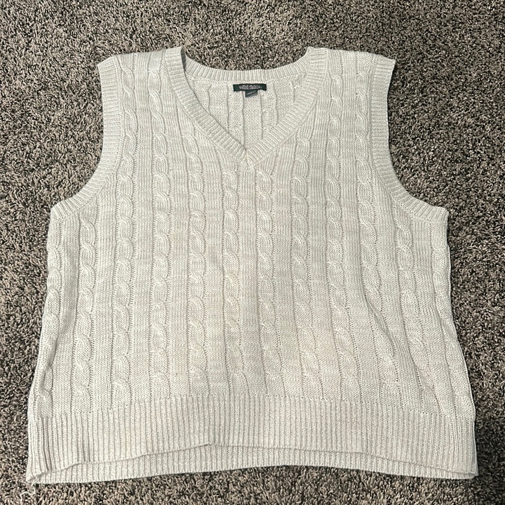 Wild Fable Gray Sweater Vest (size large)